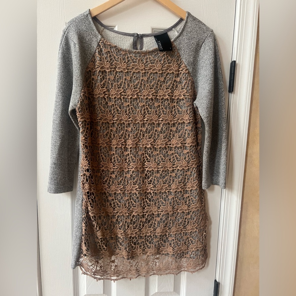 T-Shirt brand made in Los Angeles taupe appliqué large